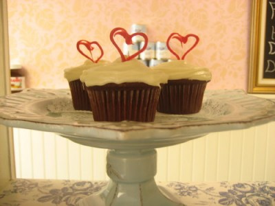 Sweet E's Cupcakes Moves In Vineyard Haven Expands To Candy, Ice Cream & Yogurt Marthas Vineyard Restaurants