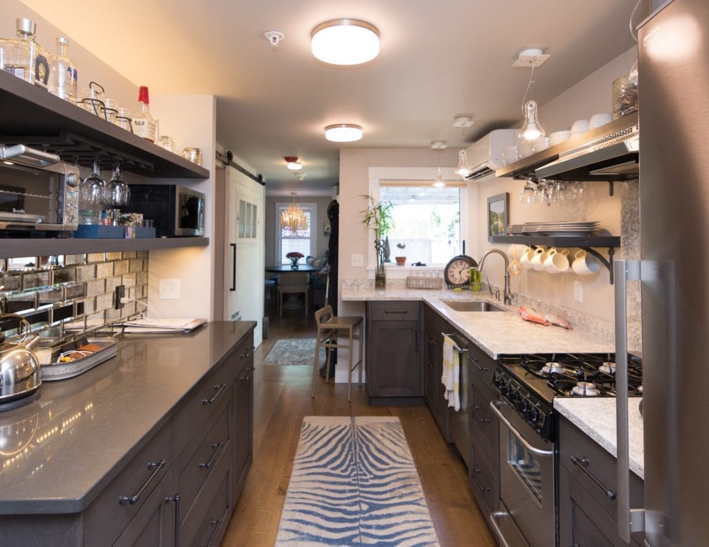 Martha's Vineyard Real Estate 2019 For Sale 90 Dukes County Avenue Oak Bluffs MA 02557 details