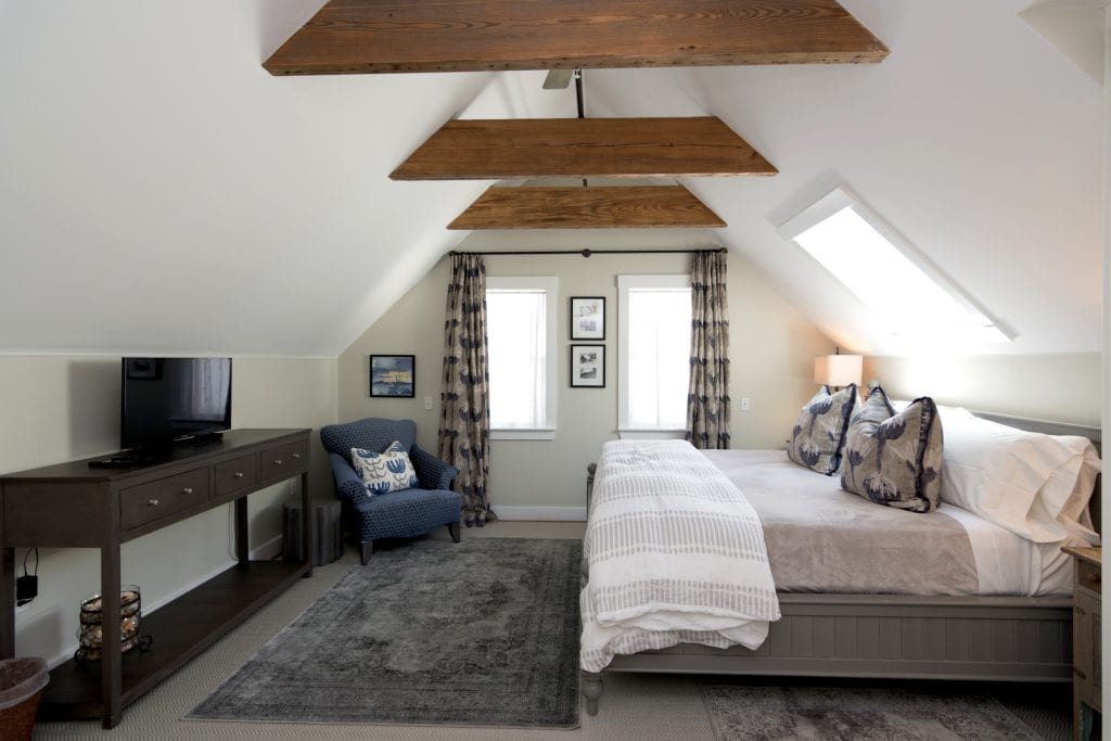 Martha's Vineyard Real Estate 2019 For Sale 90 Dukes County Avenue Oak Bluffs MA 02557 details 