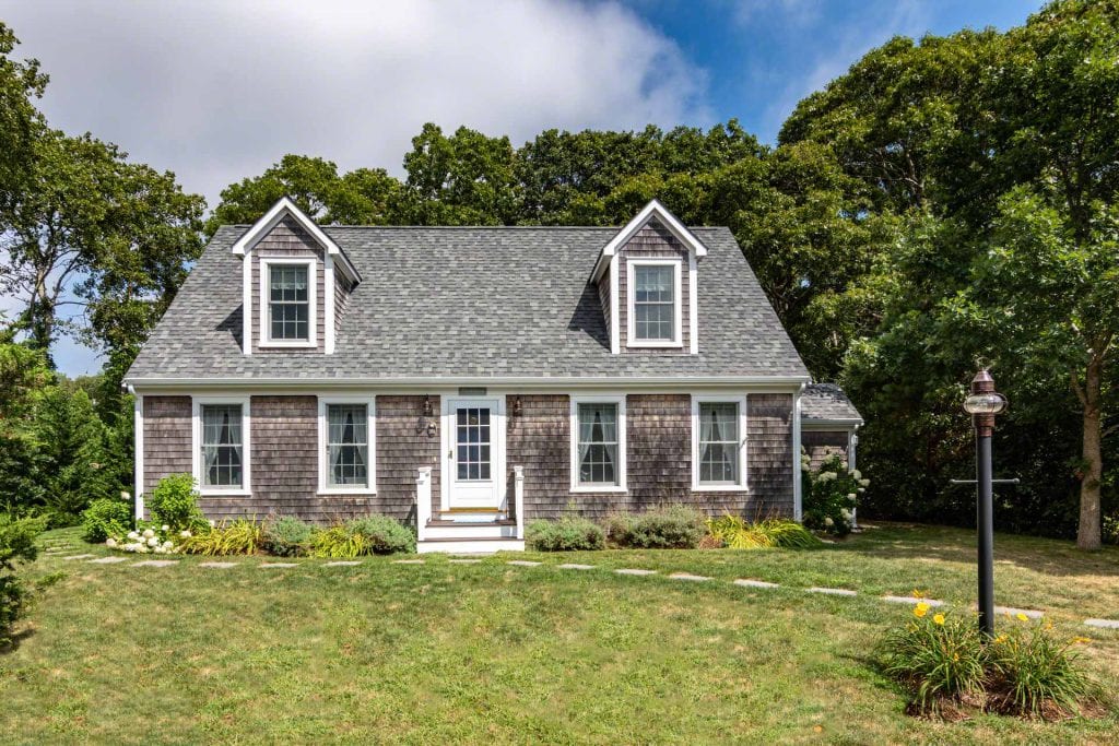 Classic Cape Near Lake Tashmoo In Vineyard Haven With Transferrable Ferry Tickets