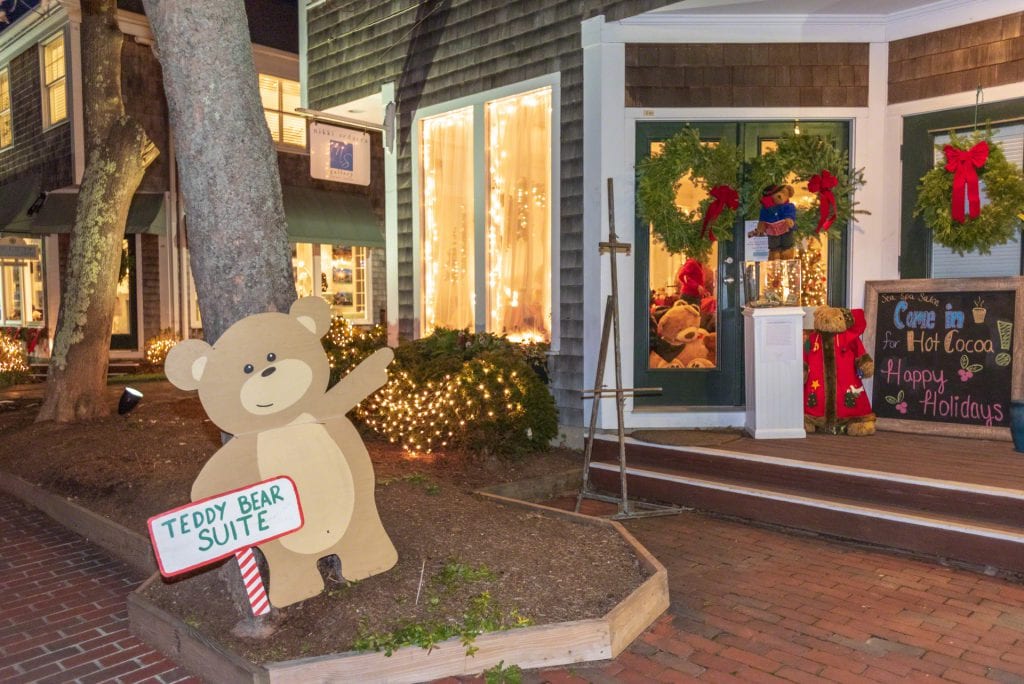 Point B Founder Wendy Harman Recognized For Her Fundraising Work With the Martha's vineyard Teddy Bear Suite - Awarded Good Neighbor Award By Cape Cod & Island Association of Realtors. 