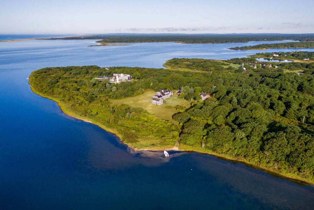 Edgartown Great Pond Waterfront Home One House Away From House President Obama Is Reportedly Buying On Martha's Vineyard