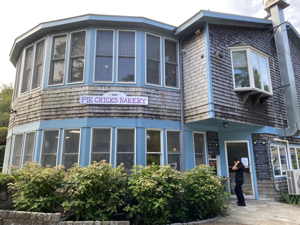 WE LOVE MV: Pie Chicks Opens Its Bakery In Vineyard Haven On Martha's vineyard