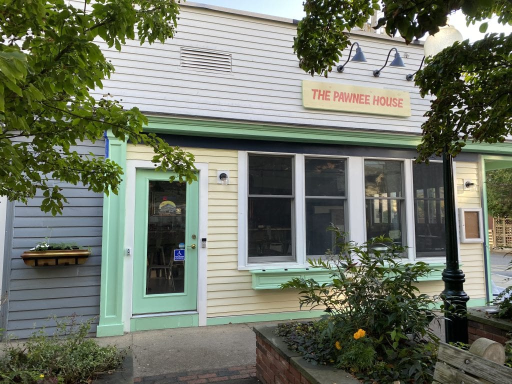 Martha's Vineyard Restaurants Spring Open For The Season - April & May Openings Lookout Tavern 19 Prime Linda Jeans