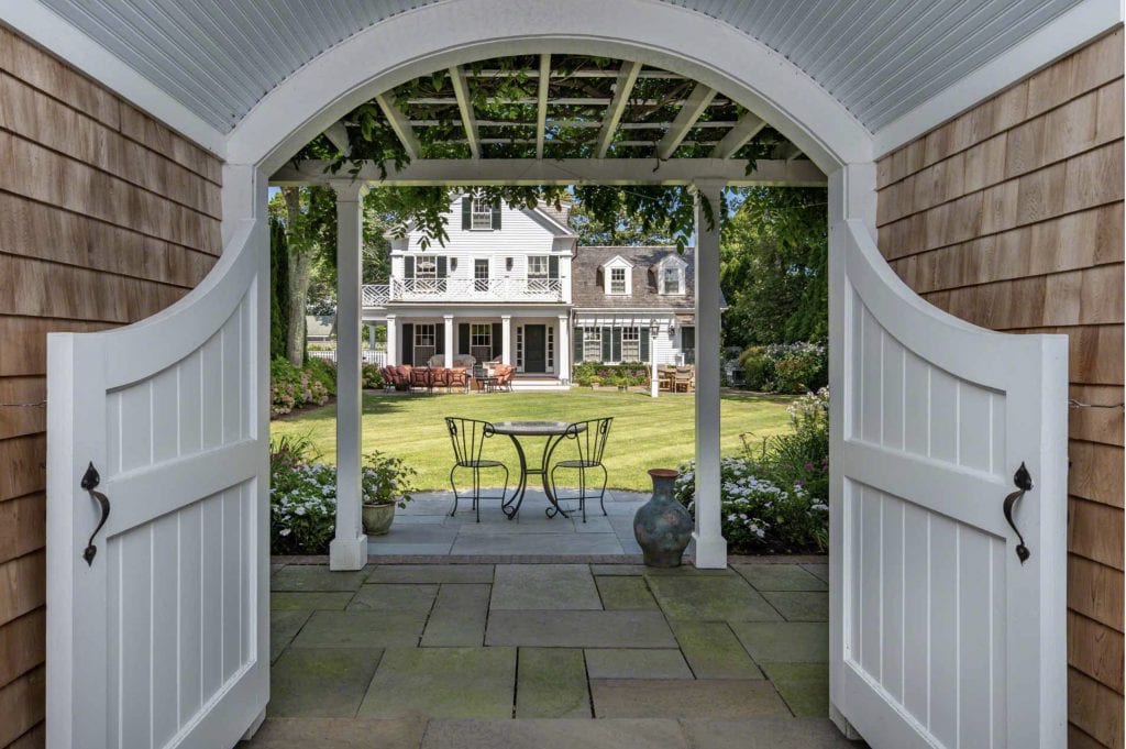 Martha’s Vineyard
Luxury Vacation Home Rental 
Point B Realty