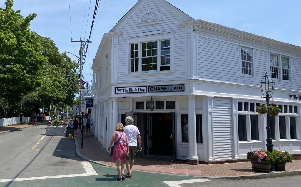 Black Dog
Edgartown
Visit Edgartown
Summer 2021
Martha's Vineyard 
Point B Realty