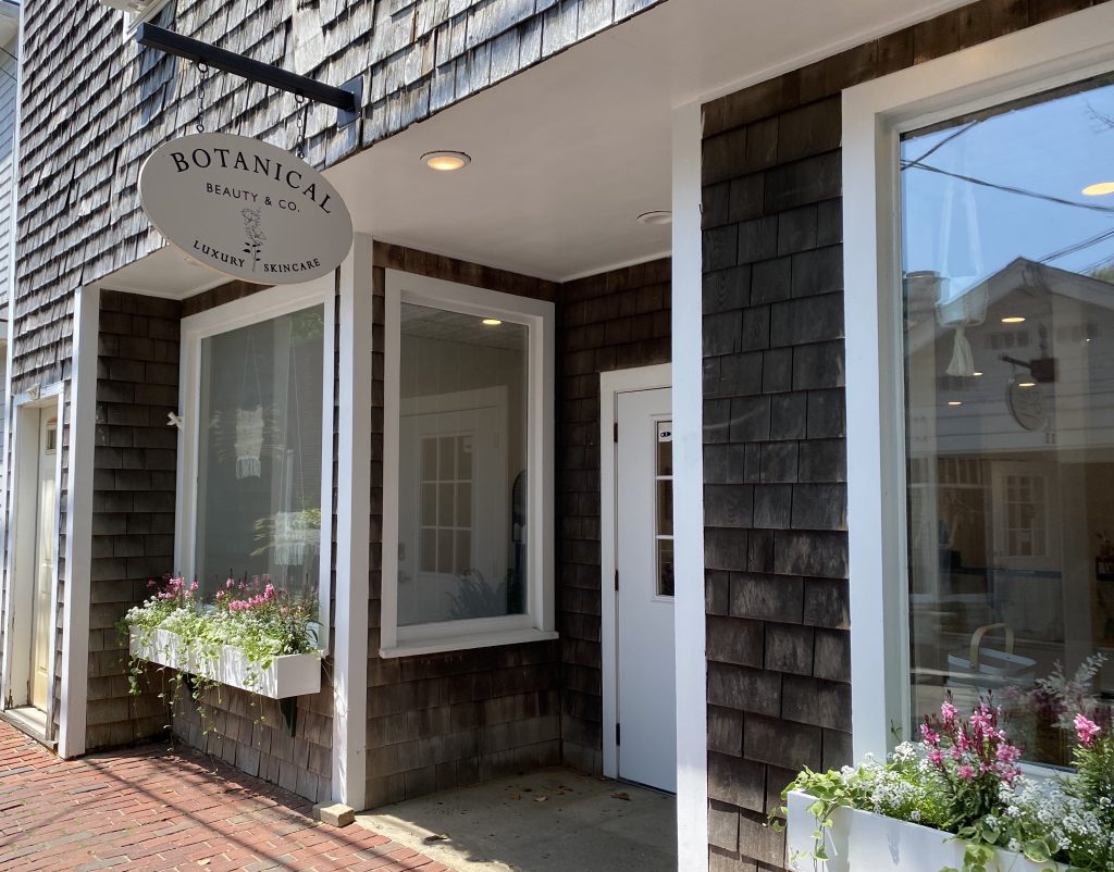 Botanical Beauty & Co.
Clean beauty
Self care
Edgartown
Visit Edgartown
Summer 2021
Martha's Vineyard 
Point B Realty