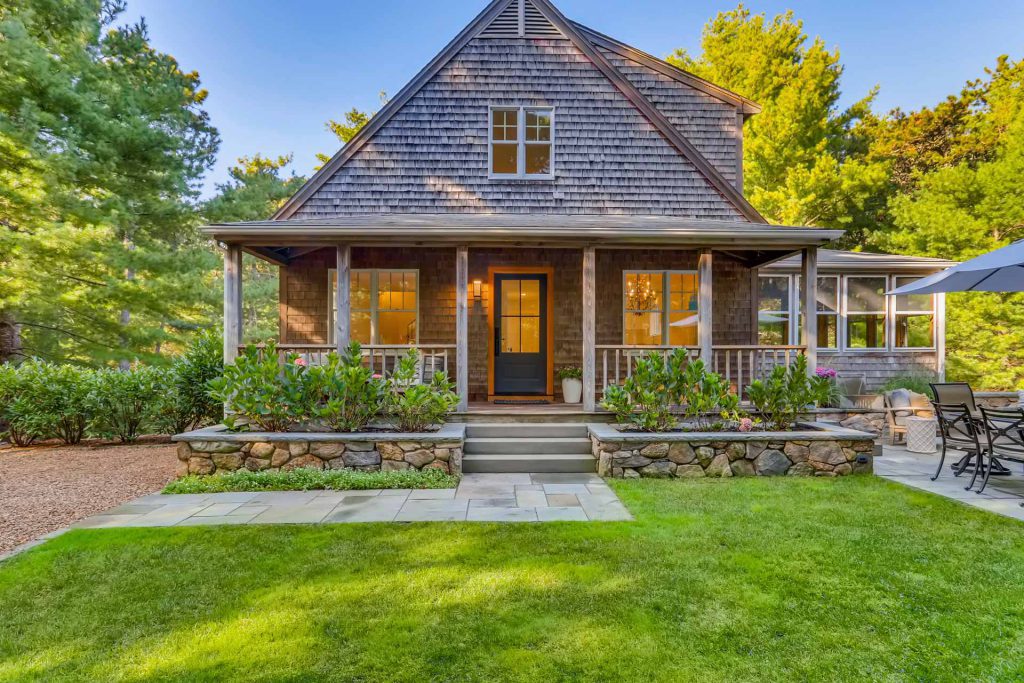 Martha's Vineyard Vacation Rentals - Book Direct With Point B To Save Time And Money Point B Realty 
Vacation Rentals
Book Direct
Martha's Vineyard Vacation homes
Edgartown
Farmers Porch