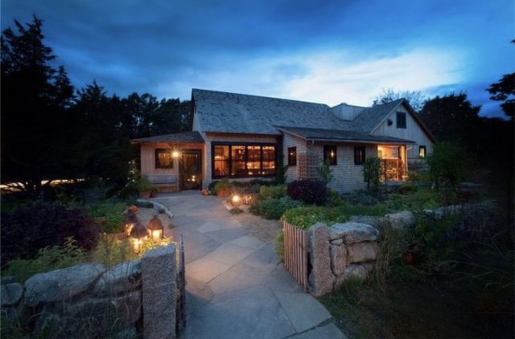 State Road
Where to eat on Martha's Vineyard 
West Tisbury