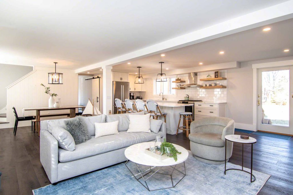 Martha's Vineyard Vacation Rentals Last-Minute July Getaway Specials Summer 2022 Point B Vacation Rentals
Martha's Vineyard 
Edgartown
Newly Renovated Cape 