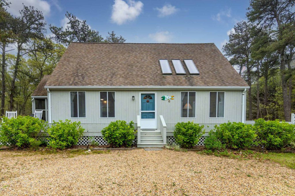 Last-Minute July Getaways
Point B Vacation Rentals
Martha's Vineyard 
Katama
