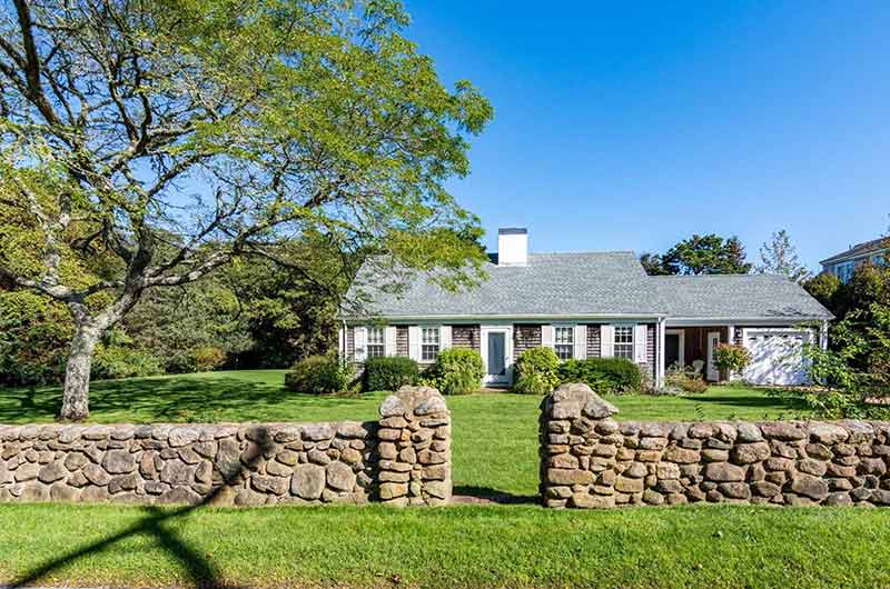 Martha's Vineyard Vacation Rentals With Special September Savings Up To 25% Off Classic Cape In Edgartown Village Save 10% Last Week Of September 2022