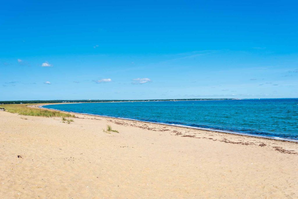 The Point B Guide to Martha's Vineyard Beaches in 2023 State Beach Bend In The Road Beach Edgartown Oak Bluffs