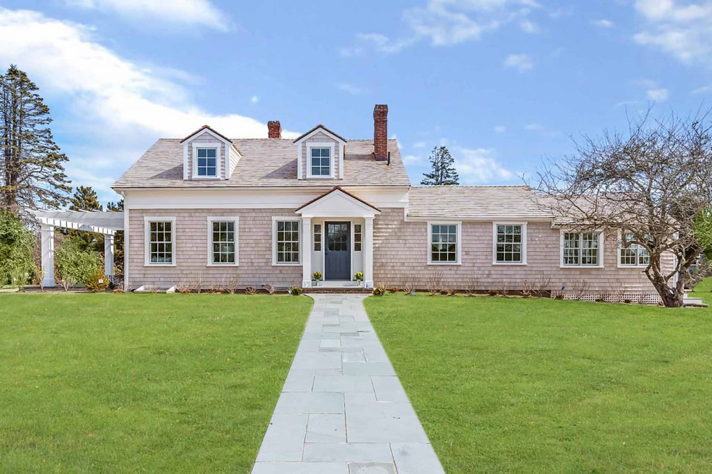 Last-Minute August Vacation Rentals On Martha's Vineyard Mill Hill Farm 14-Acre Retreat With Hot Tub in Edgartown