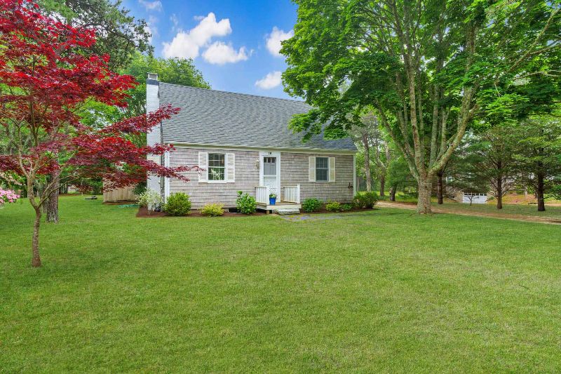 Great Martha's Vineyard Vacation Rental Options For Beach Road Music Festival Katama Classic Saltbox Cape in the Heart of Katama Point B Realty Vacation Rentals