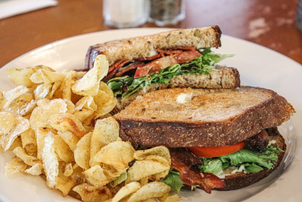 10 Cozy Spots to Unwind on Martha's Vineyard This Winter Little House Cafe Restaurant In Vineyard Haven